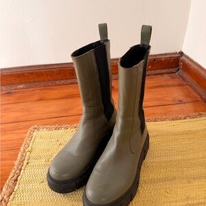ALOHAS Olive Green Chelsea Platform Armor Boots 38